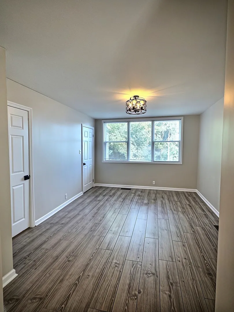 2 bed, 1100 sqft, $1,500 — Photo 3