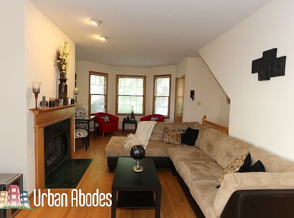 3rd image of 1527 W School St #1