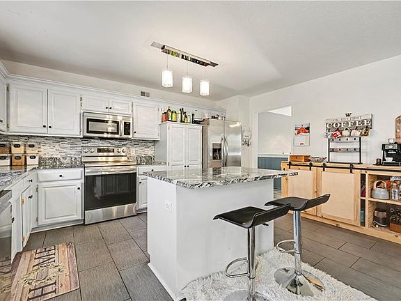 5th image of 546 Hithergreen Dr