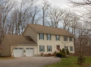 3 Austin Dr, New Fairfield, CT 06812