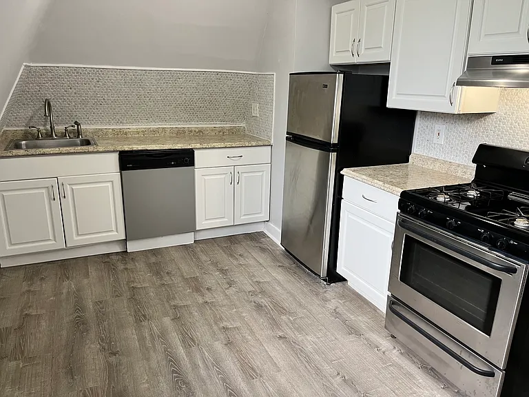 455 Wayne St #3 — Photo 1