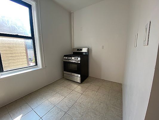 3rd image of 2823 42nd St APT A2