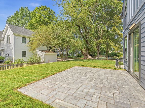 5th image of 42 Lindbergh Ave