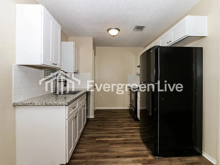13439 Greenway Dr — Photo 6