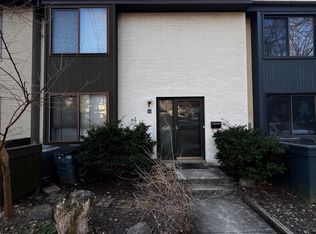 2040 Golf Course Dr, Reston, VA 20191