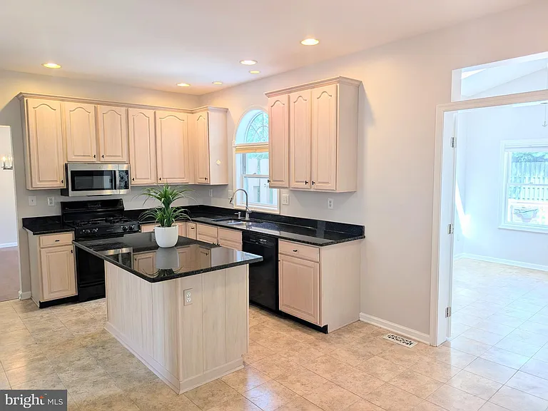 114 Lenape Dr — Photo 11