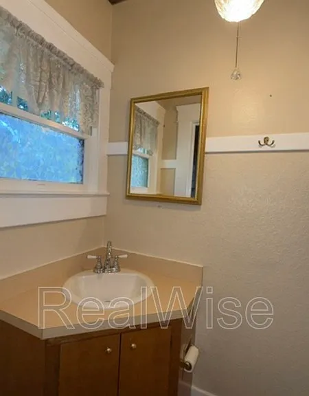 837 SE Blakeley Ave — Photo 24