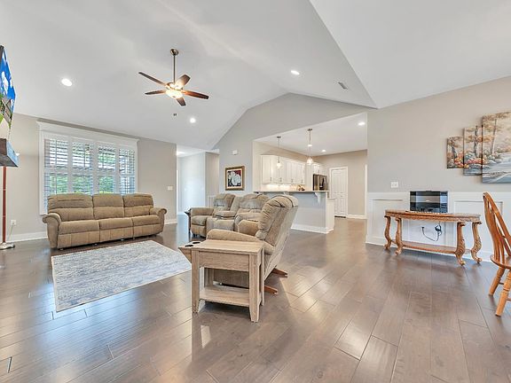 5th image of 1301 Lockewood Dr