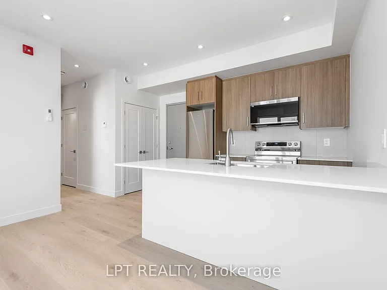 319 Shakespeare St #8 — Photo 4