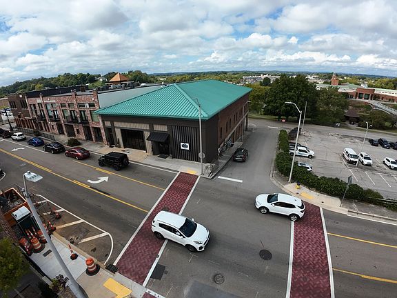 3rd image of 161 E Harper Ave