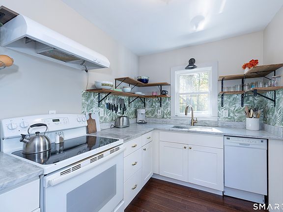 3rd image of 63 Oliver Road