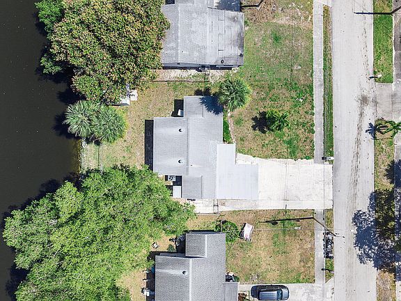 2nd image of 143 NE 6th Ct
