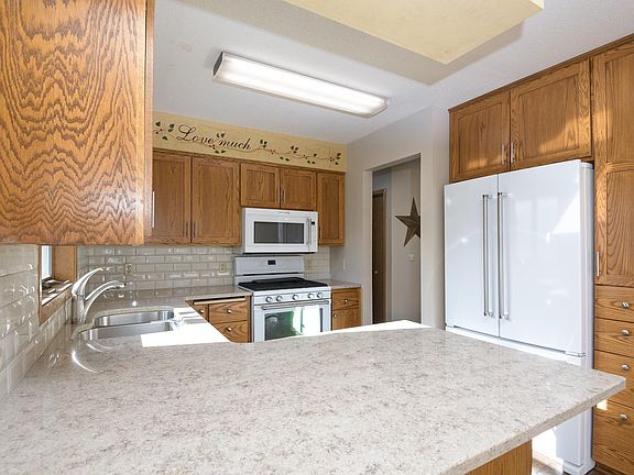 5th image of 553 Aberdeen Dr
