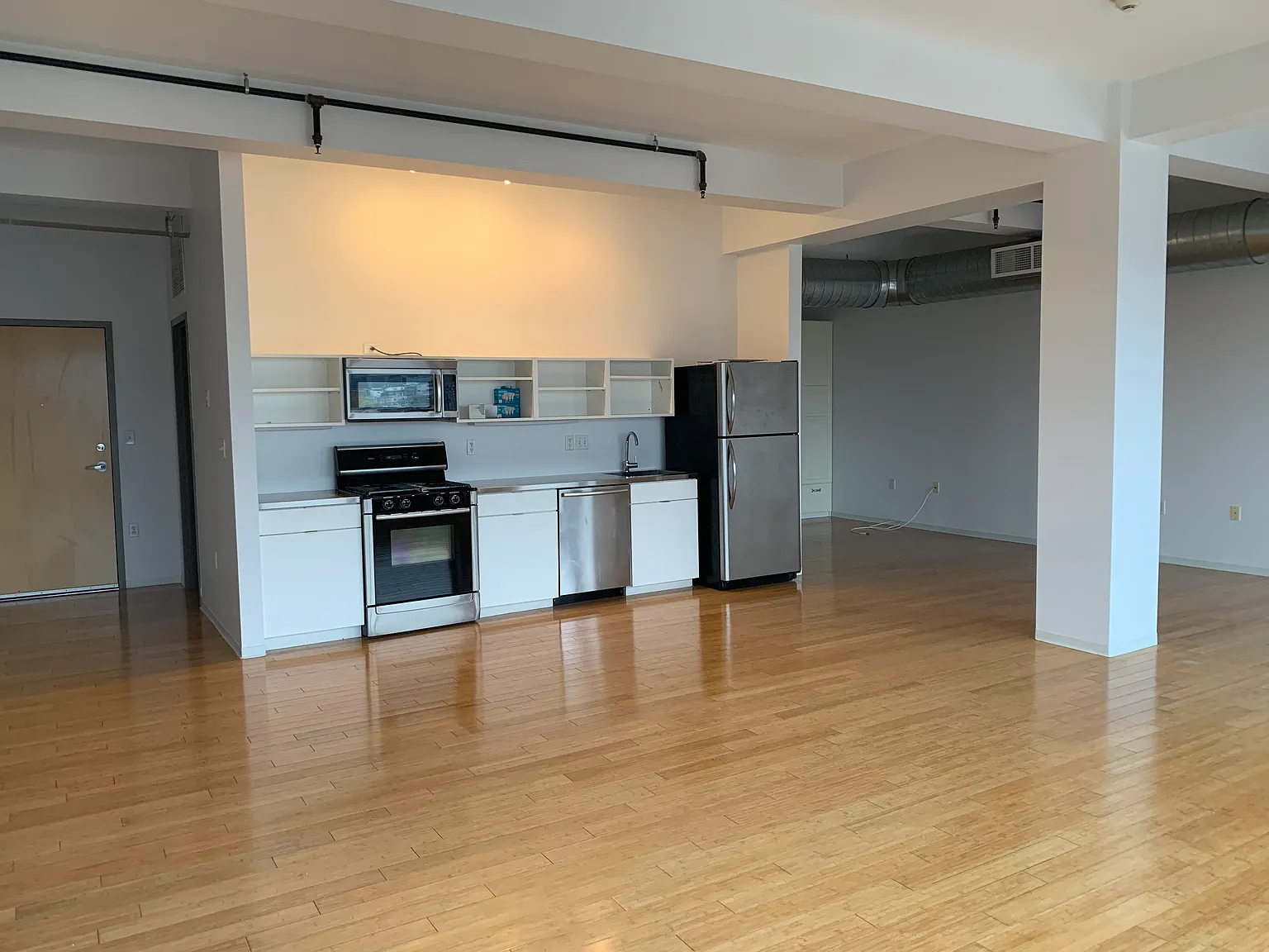 1 bed, 997 sqft, $3,350 — Photo 4