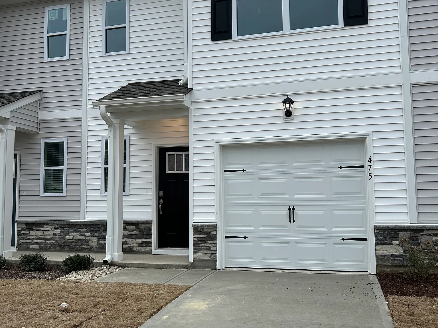 3 bed, 1418 sqft, $900 — Photo 1