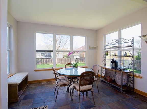 5th image of 2990 Turnberry Ln
