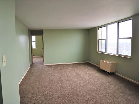 3rd image of 4300 W Ford City Dr APT 1508
