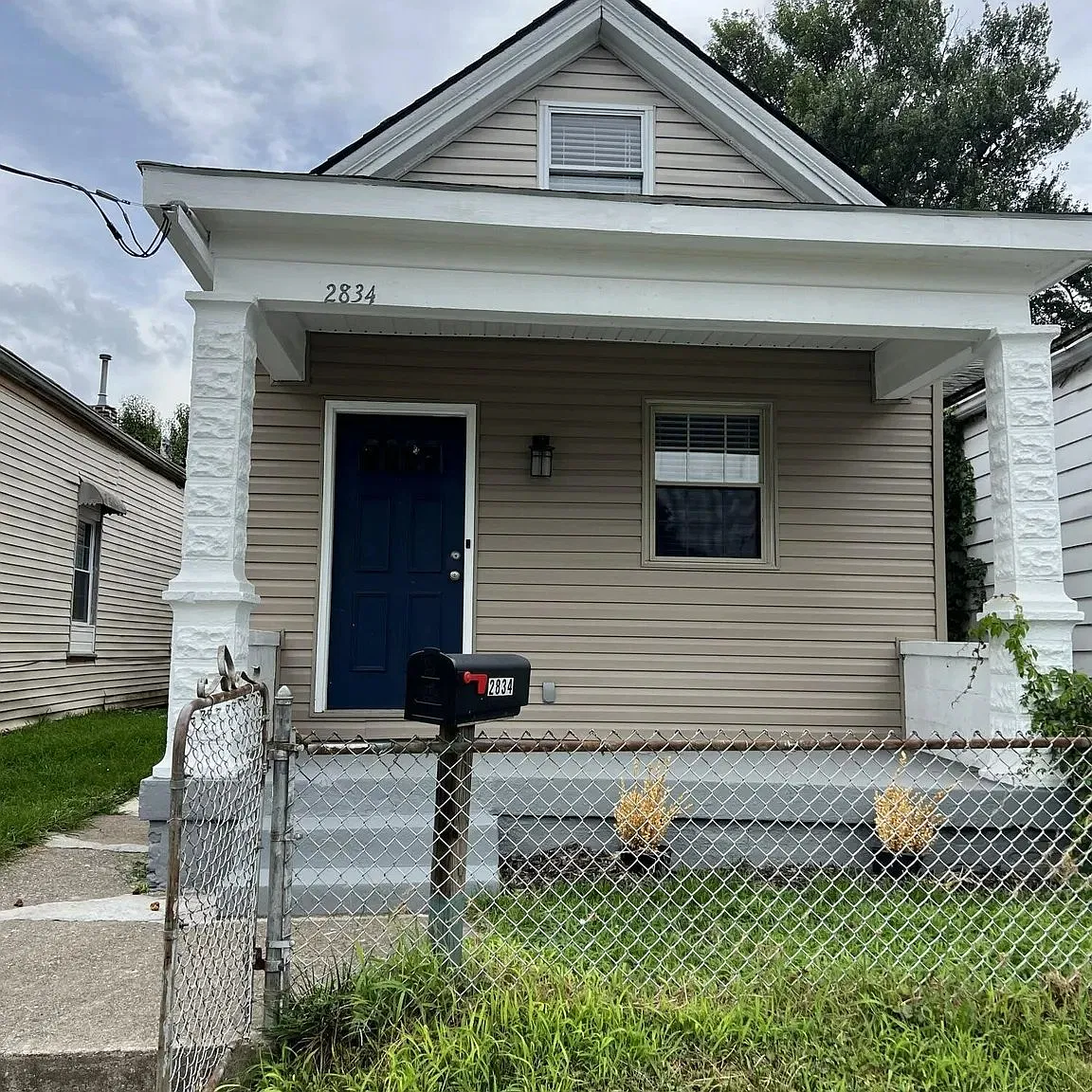 3 bed, 1.0 bath, 1433 sqft, $1,297 — Photo 1