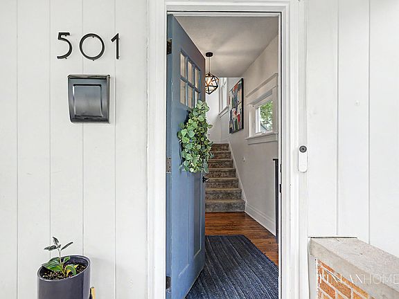 5th image of 501 Emerald Ave NE