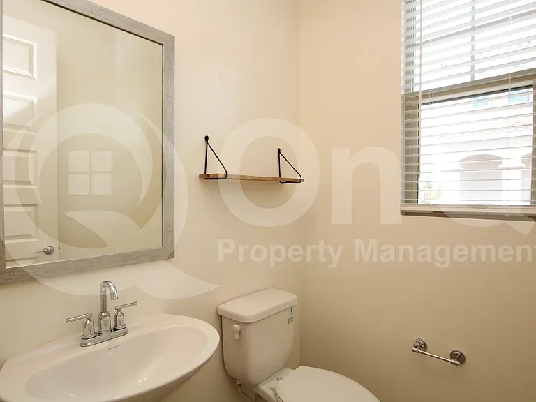 943 E Danbury Dr — Photo 16