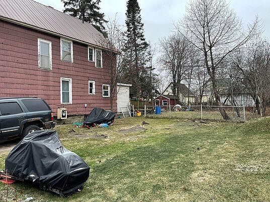 2nd image of 526 Cedar St
