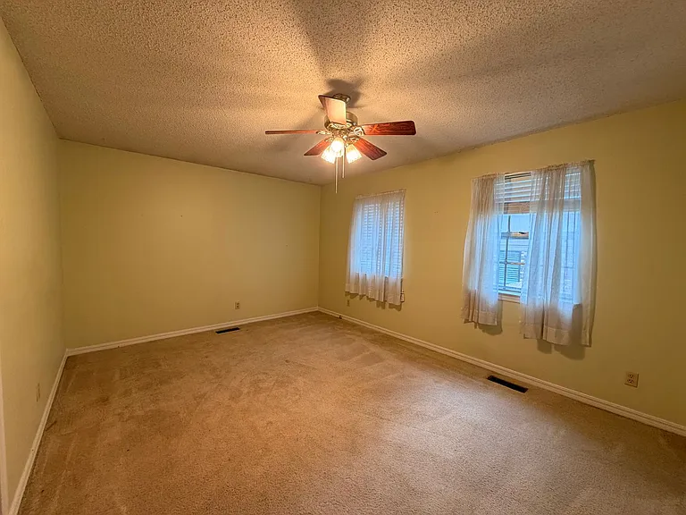 319 Tanglewood Dr — Photo 13