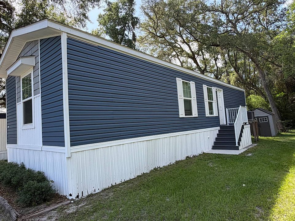 2nd image of 5611 NE 24th Pl #Pe-36