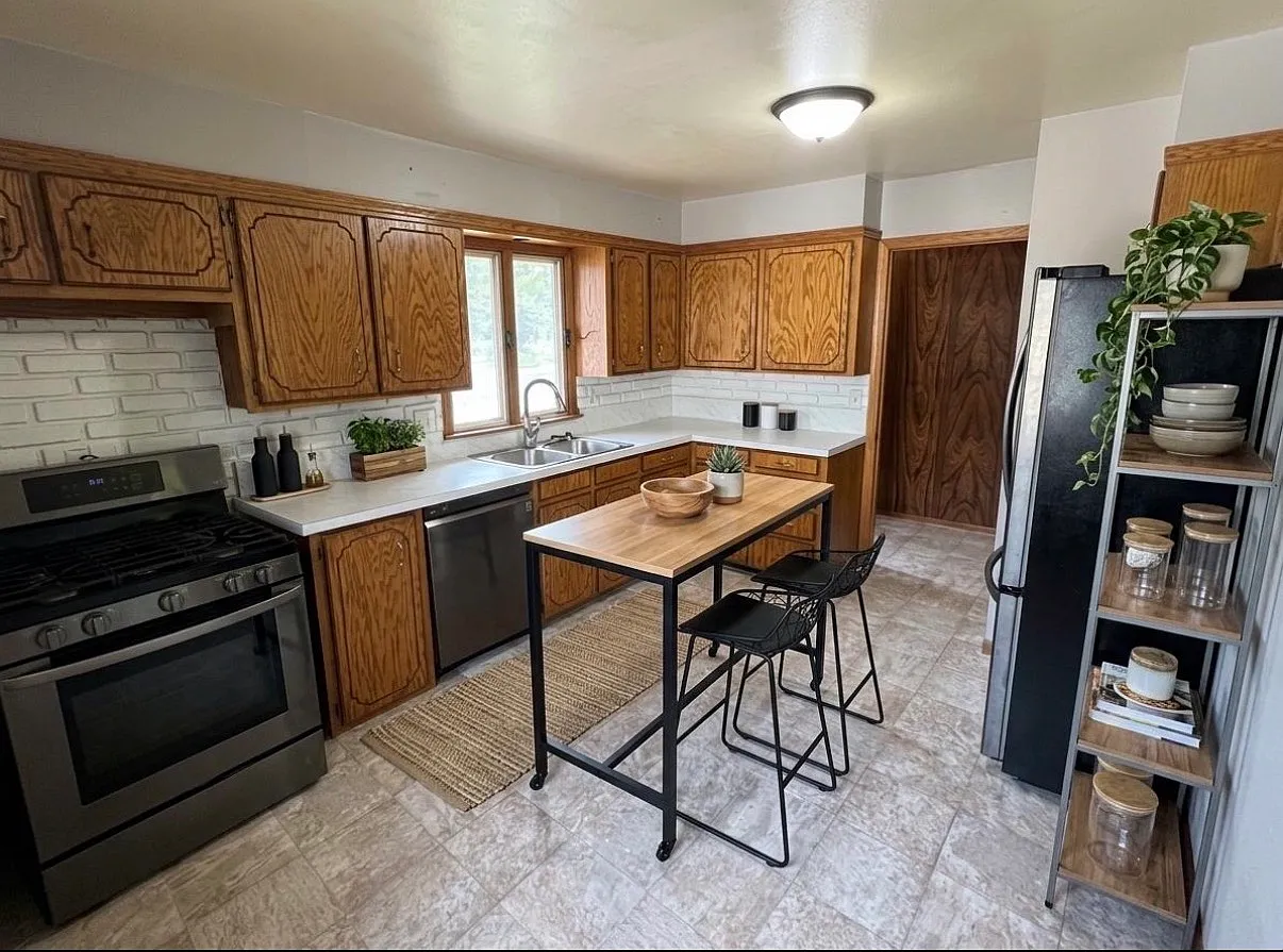 3 bed, 1559 sqft, $1,600 — Photo 3