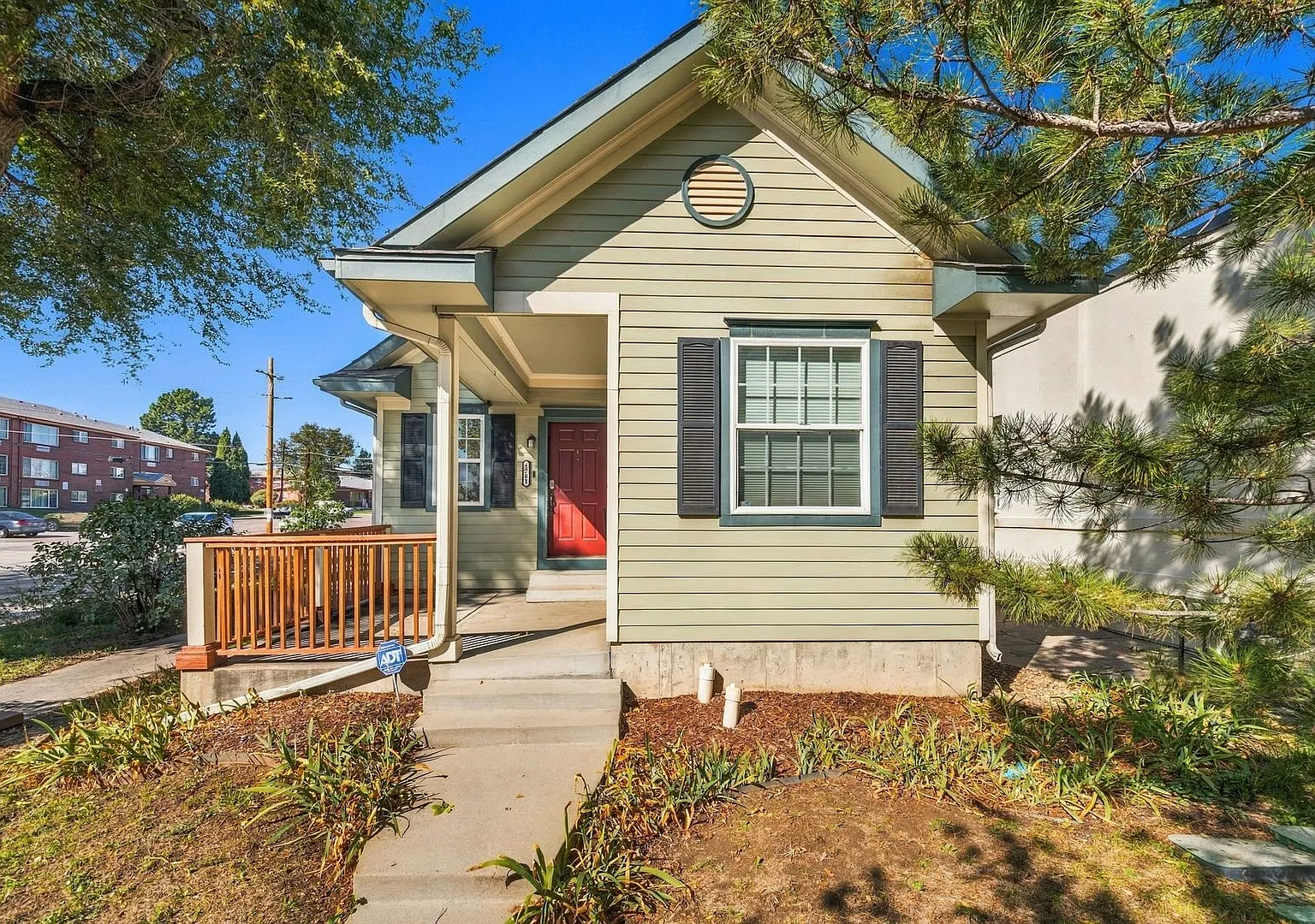 Spacious 4-Bedroom Home Near Sloan's Lake & Broncos Stadium — Photo 2