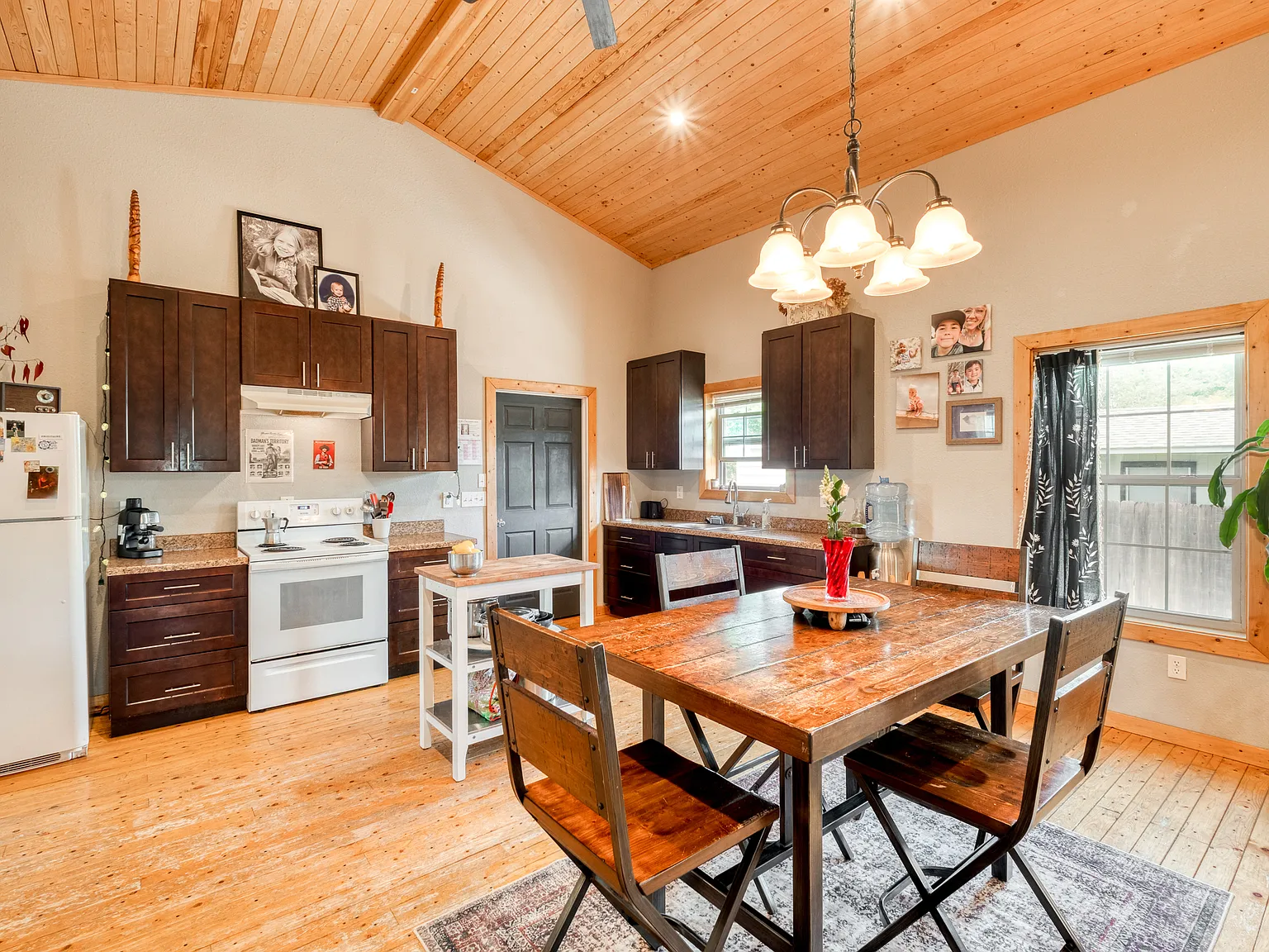 3 bed, 1215 sqft, $1,650 — Photo 3