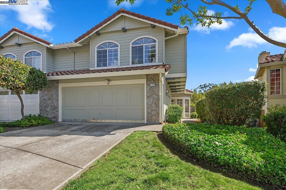 21036 Greenwood Cir photo 1