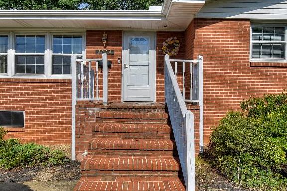 5th image of 2224 N Greenwood Dr