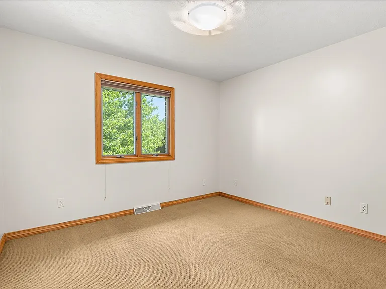 2427 Reynolds Manor Dr #0 — Photo 17