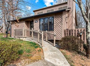 1848 Stonewood Dr, Winston Salem, NC 27103