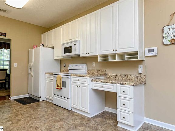 3rd image of 115 Birkhall Cir