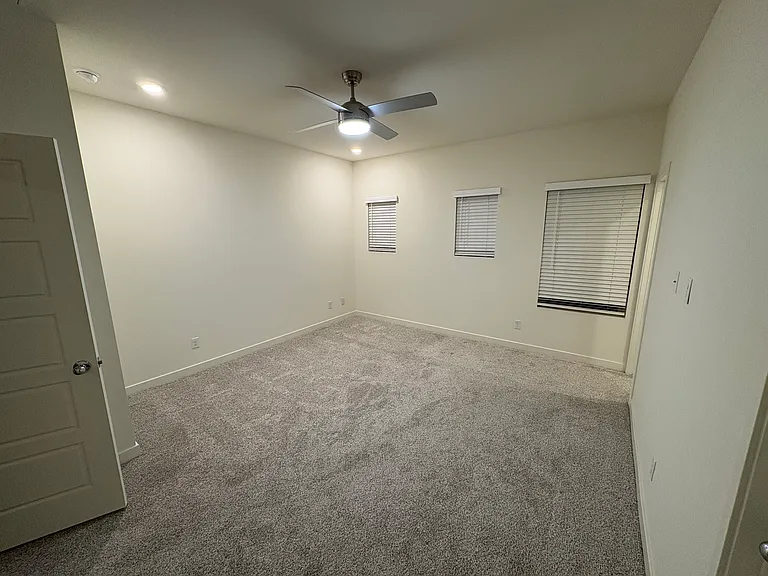 2264 W Laurie Ln — Photo 11