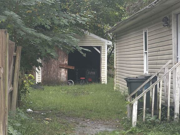 5th image of 657 2nd Ave