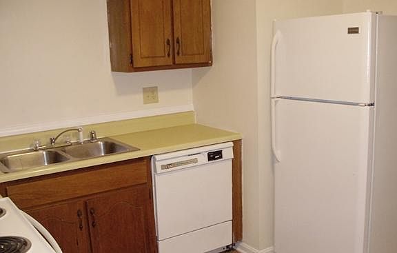 3rd image of 430 N Woodland Dr APT 4