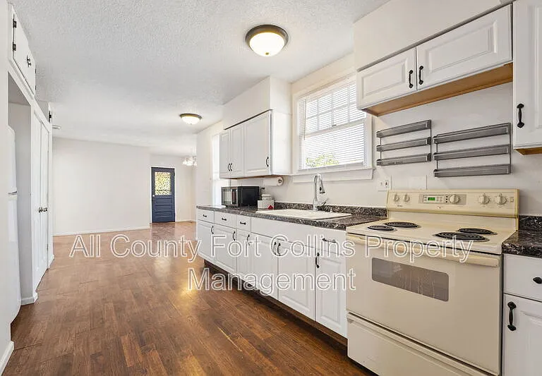 403 E 3rd St #403 — Photo 6