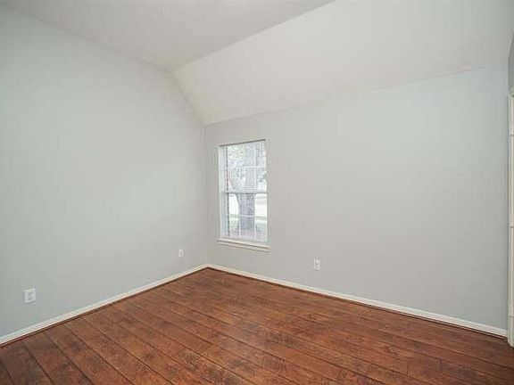 4th image of 681 Charlotte Dr