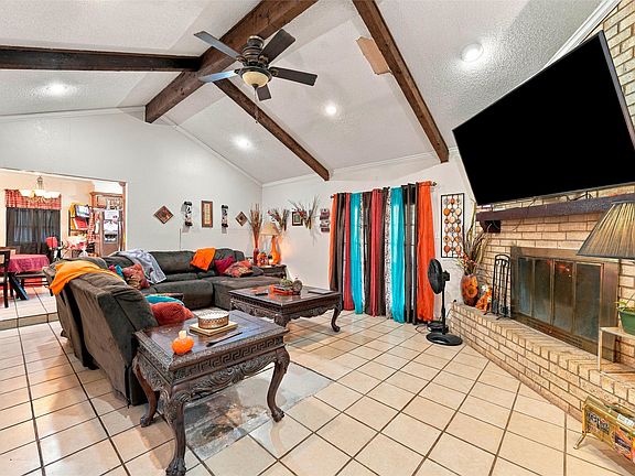 3rd image of 301 Brenda Dr