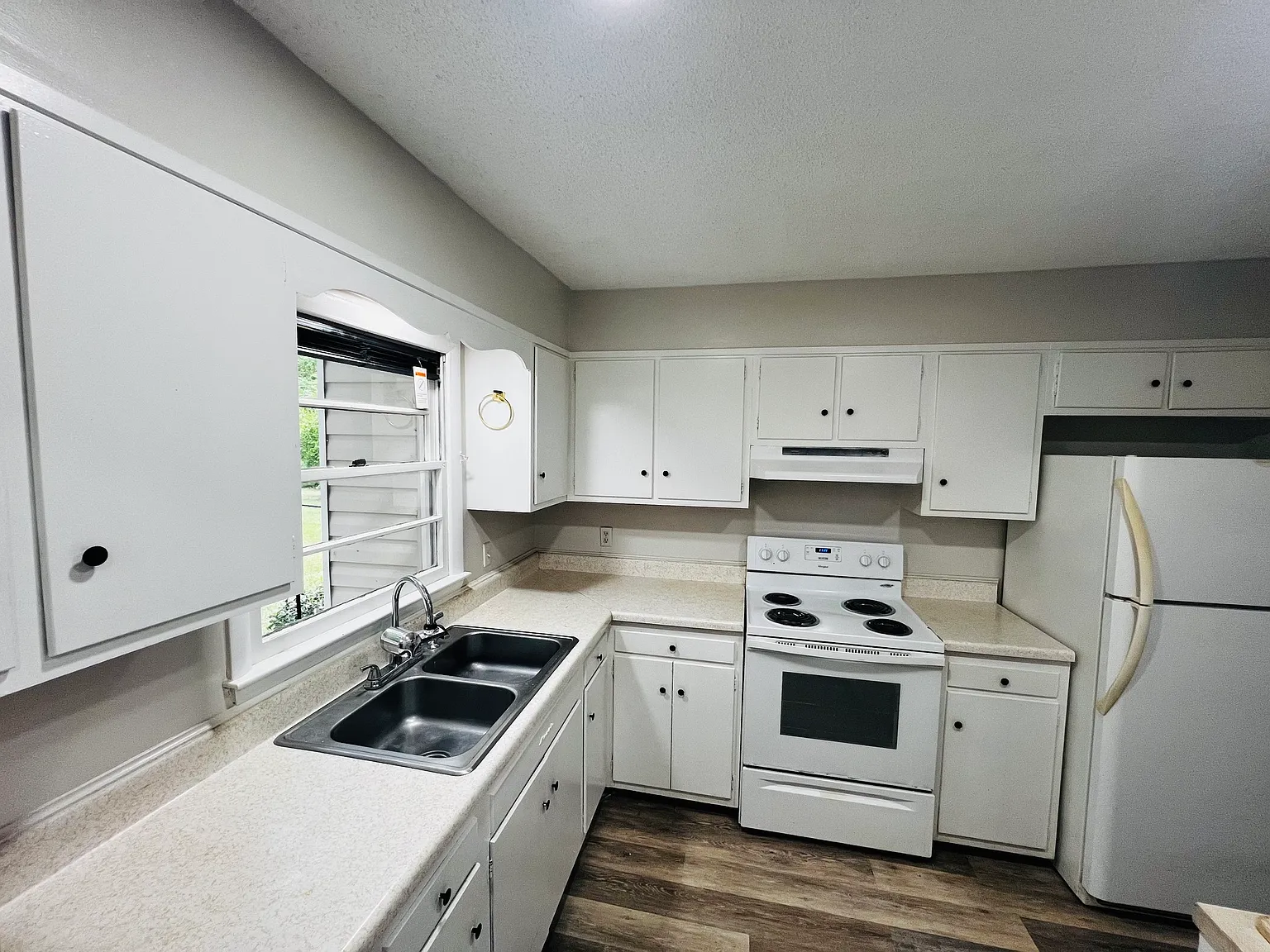 2 bed, 1.5 bath, 1100 sqft, $1,200 — Photo 3