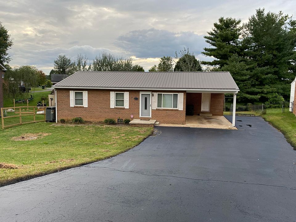 Front of house with large driveway