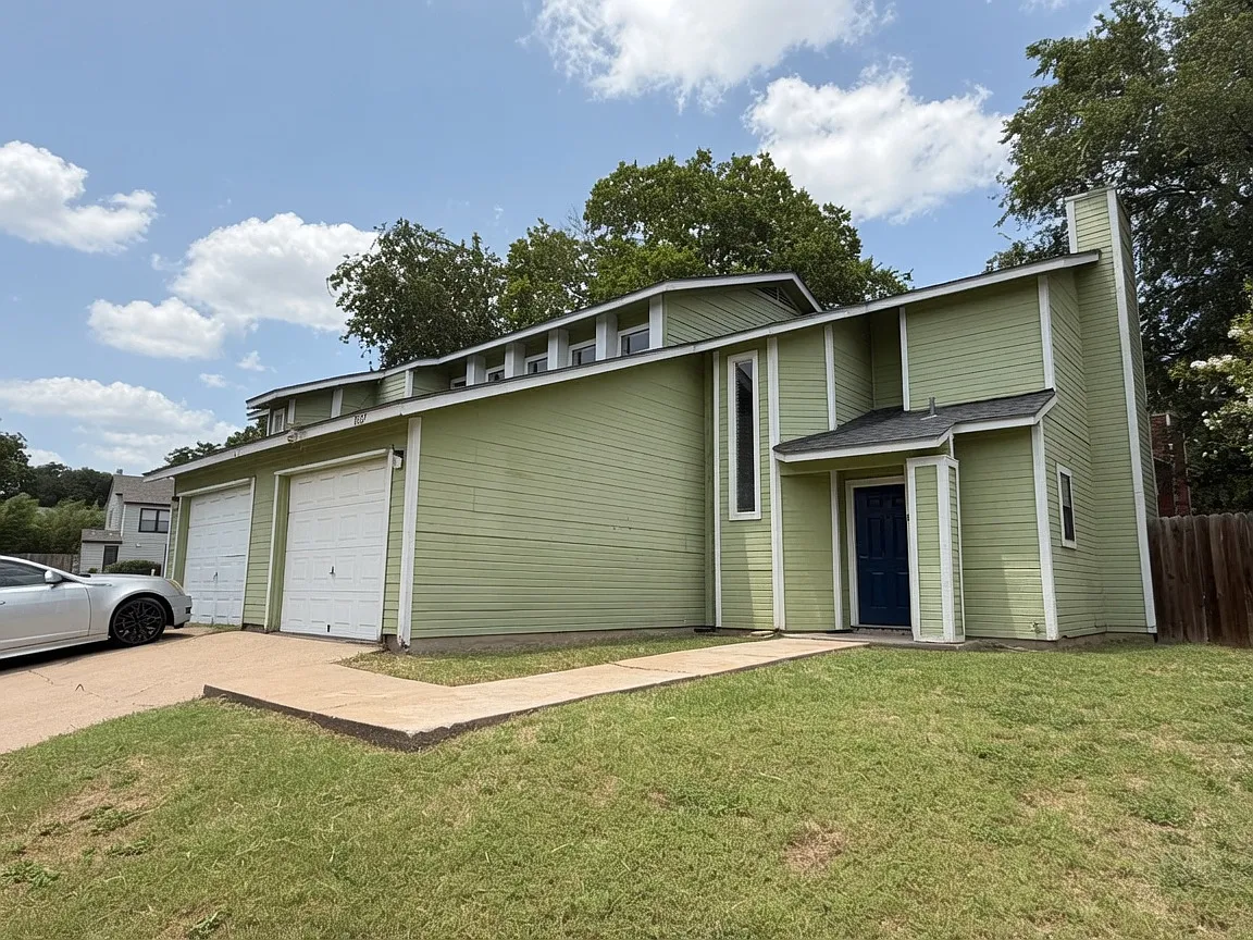 2 bed, 1.5 bath, 1100 sqft, $1,800 — Photo 2
