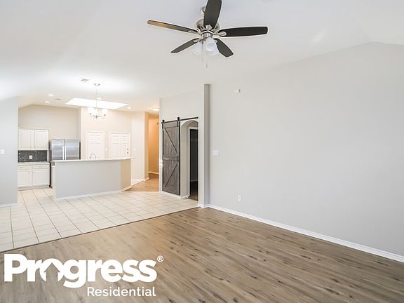 4th image of 609 Destin Dr