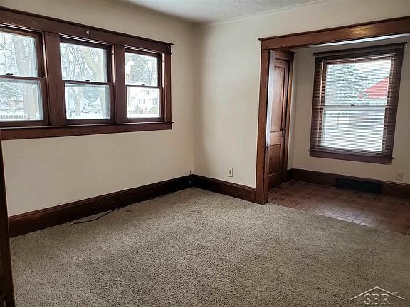 5th image of 333 W Lynn St