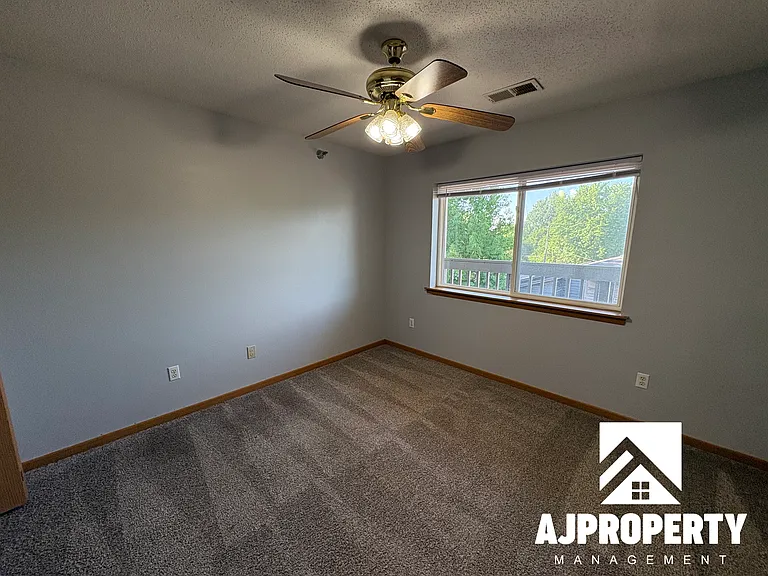 1000 S Summit Ave #7 — Photo 12