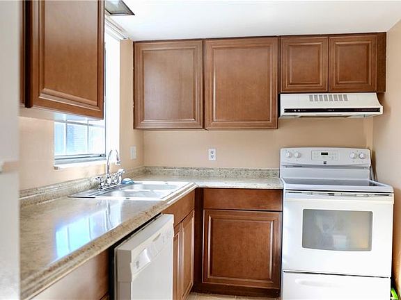3rd image of 1124 85th Ter N APT D