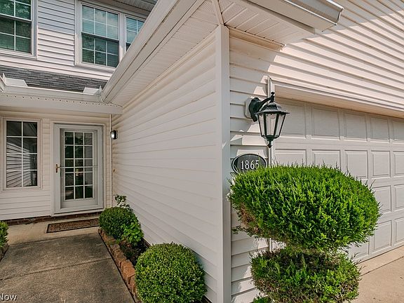 3rd image of 1865 Marsh Ln