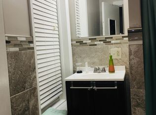 951 W Addison St #2, Chicago, IL 60613